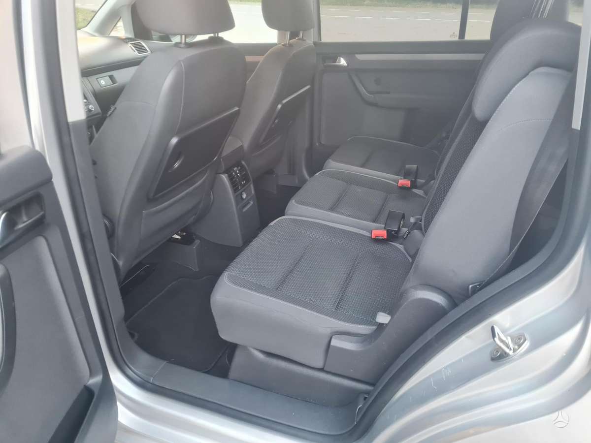 Volkswagen Touran - 12