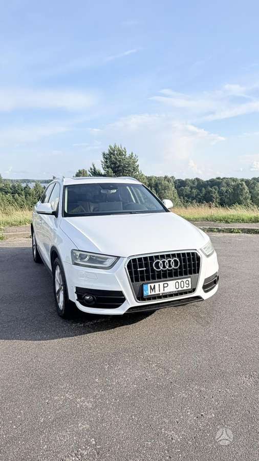 Audi Q3, 2.0 l., off-road / crossover