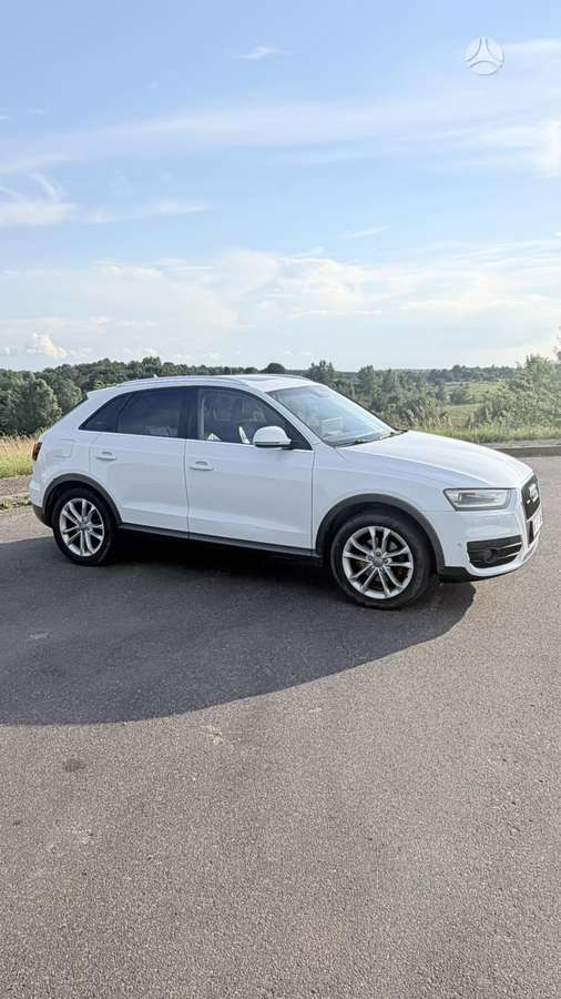 Audi Q3, 2.0 l., off-road / crossover