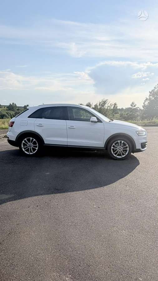 Audi Q3, 2.0 l., off-road / crossover