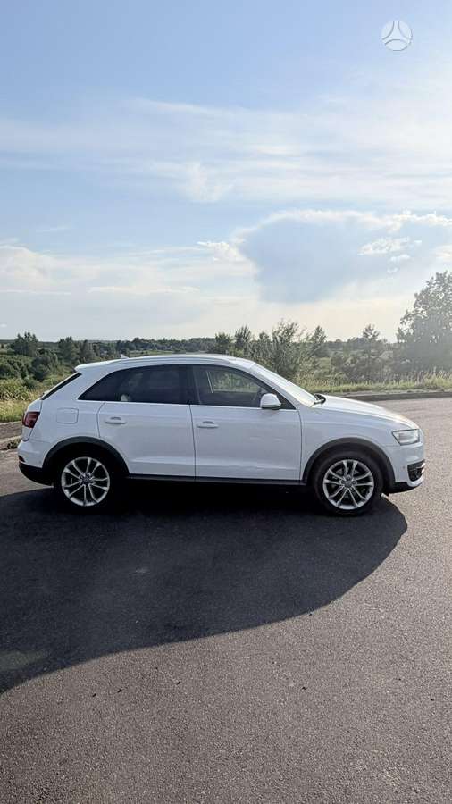 Audi Q3, 2.0 l., off-road / crossover