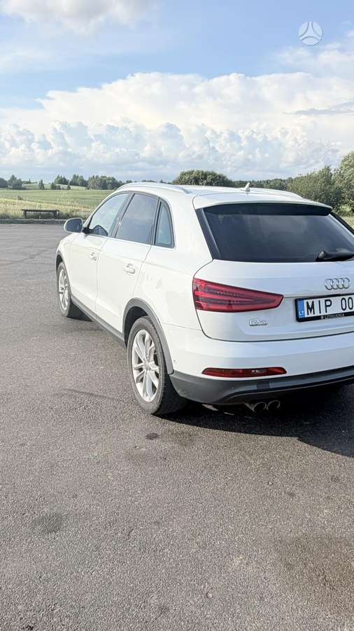 Audi Q3, 2.0 l., off-road / crossover