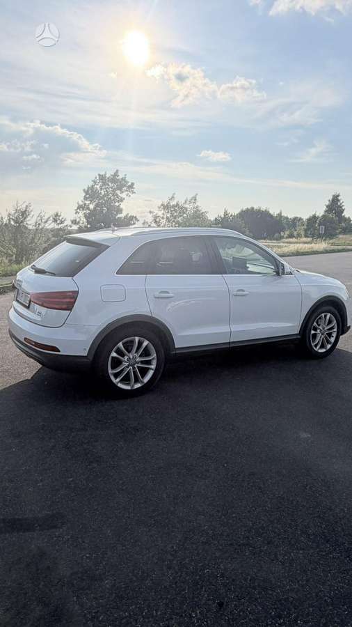 Audi Q3, 2.0 l., off-road / crossover