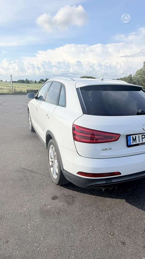 Audi Q3, 2.0 l., off-road / crossover