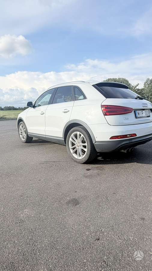 Audi Q3, 2.0 l., off-road / crossover