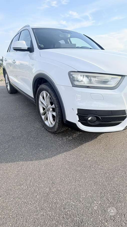 Audi Q3, 2.0 l., off-road / crossover