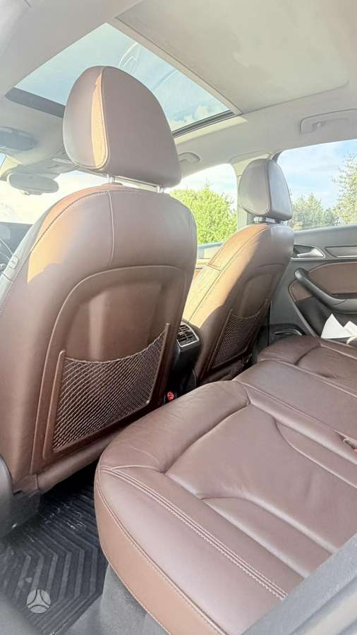 Audi Q3, 2.0 l., off-road / crossover