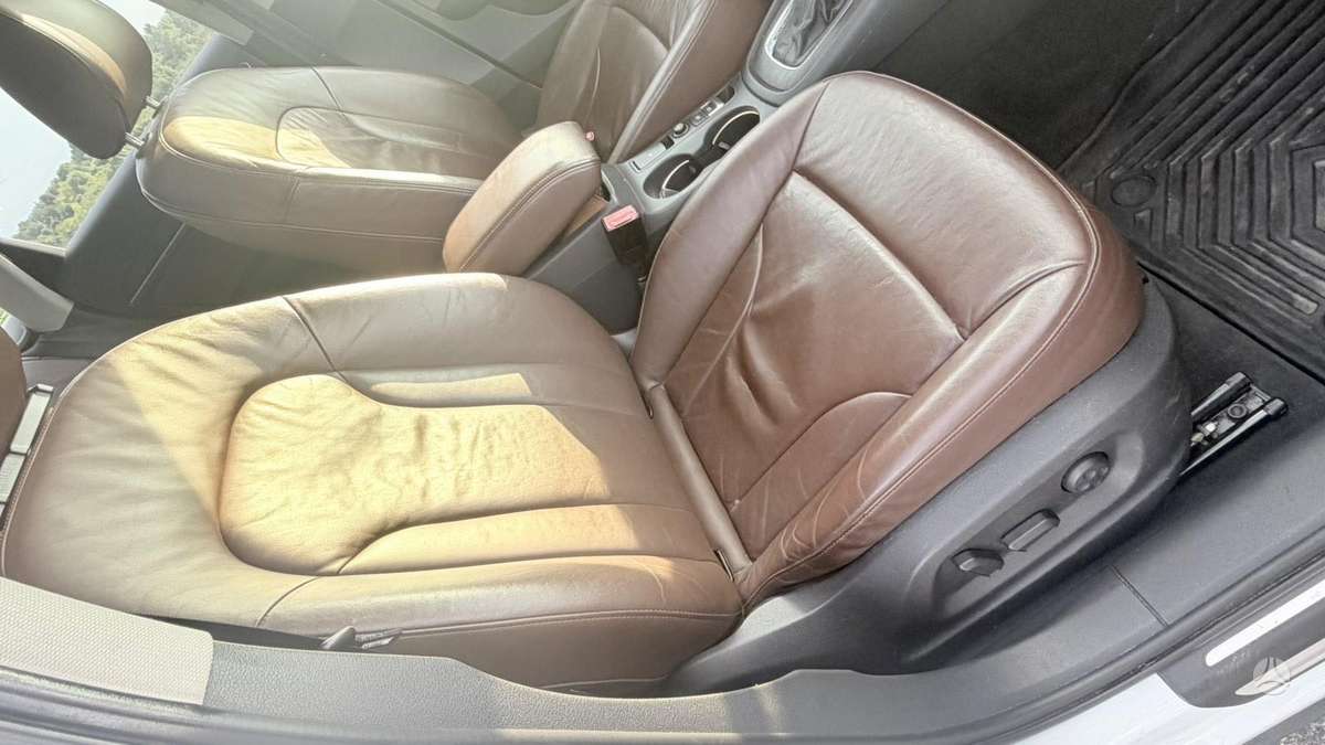 Audi Q3, 2.0 l., off-road / crossover