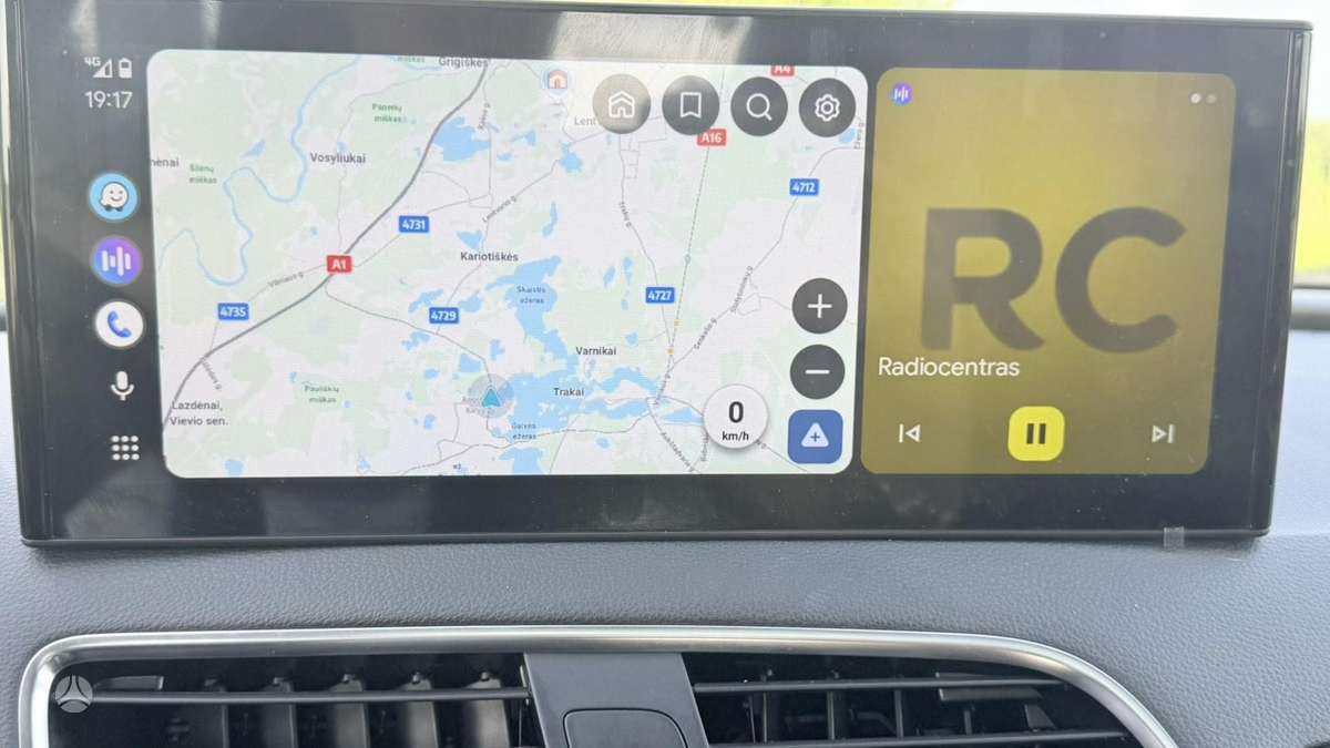 Audi Q3, 2.0 l., off-road / crossover