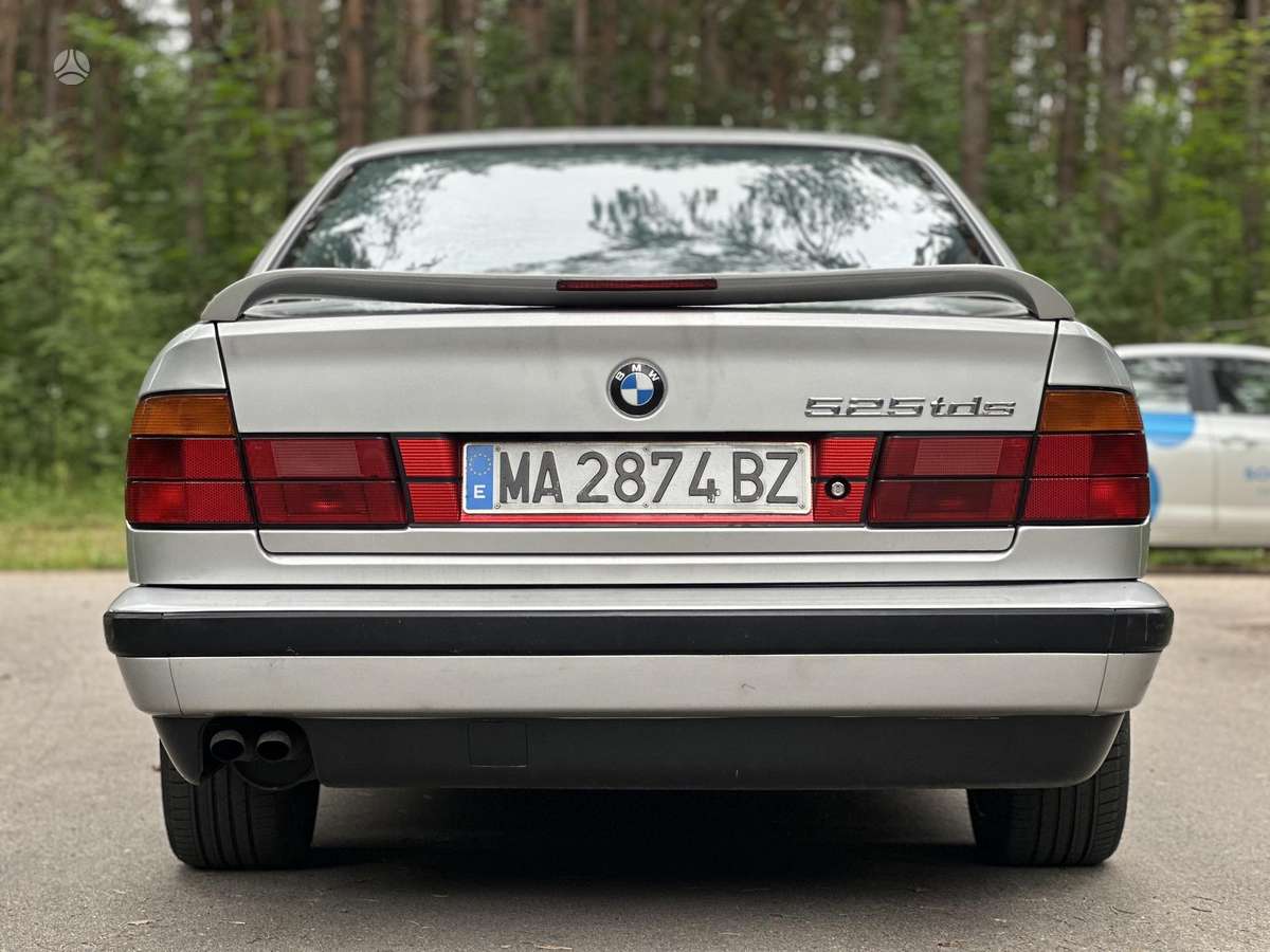 BMW 525, saloon / sedan