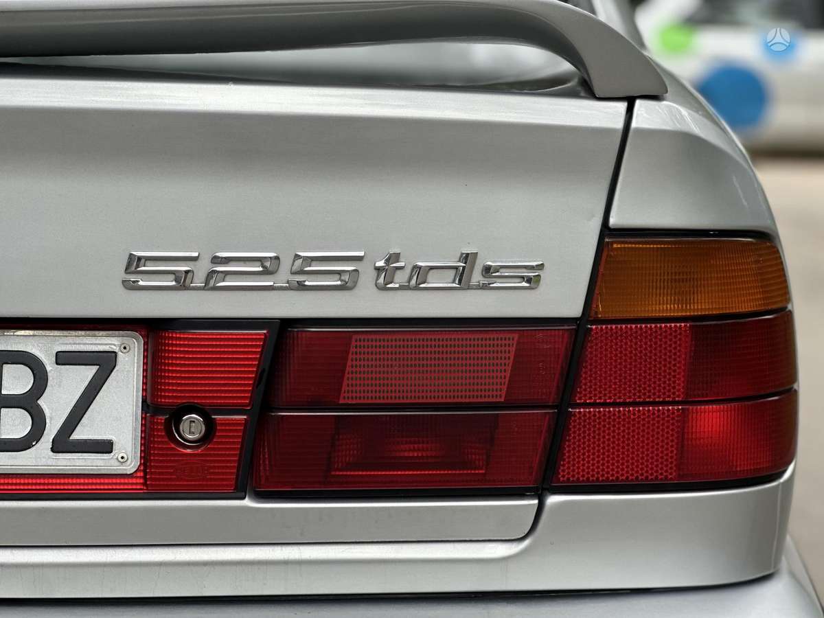 BMW 525, saloon / sedan