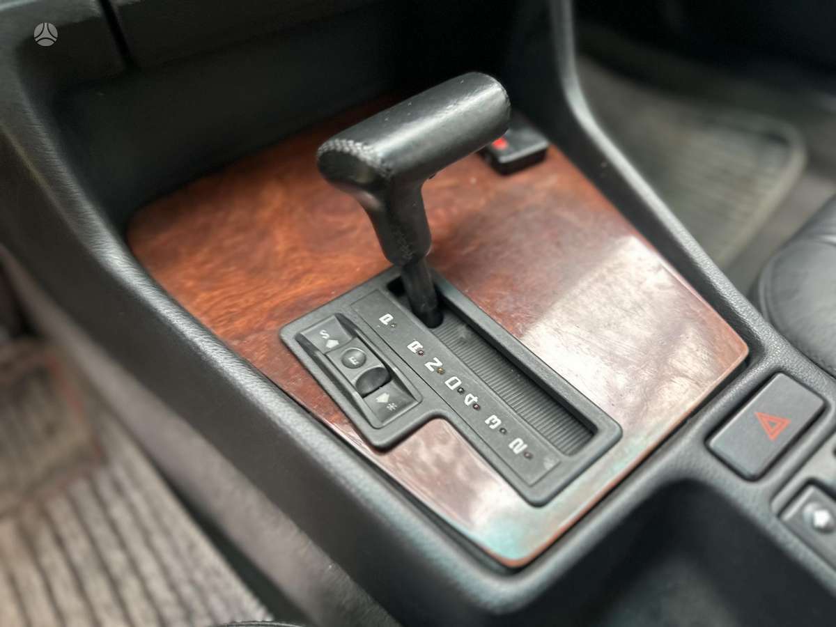 BMW 525, saloon / sedan