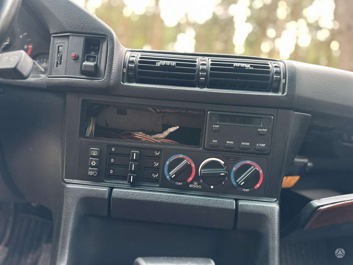 BMW 525, saloon / sedan