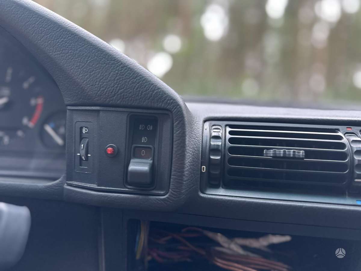 BMW 525, saloon / sedan