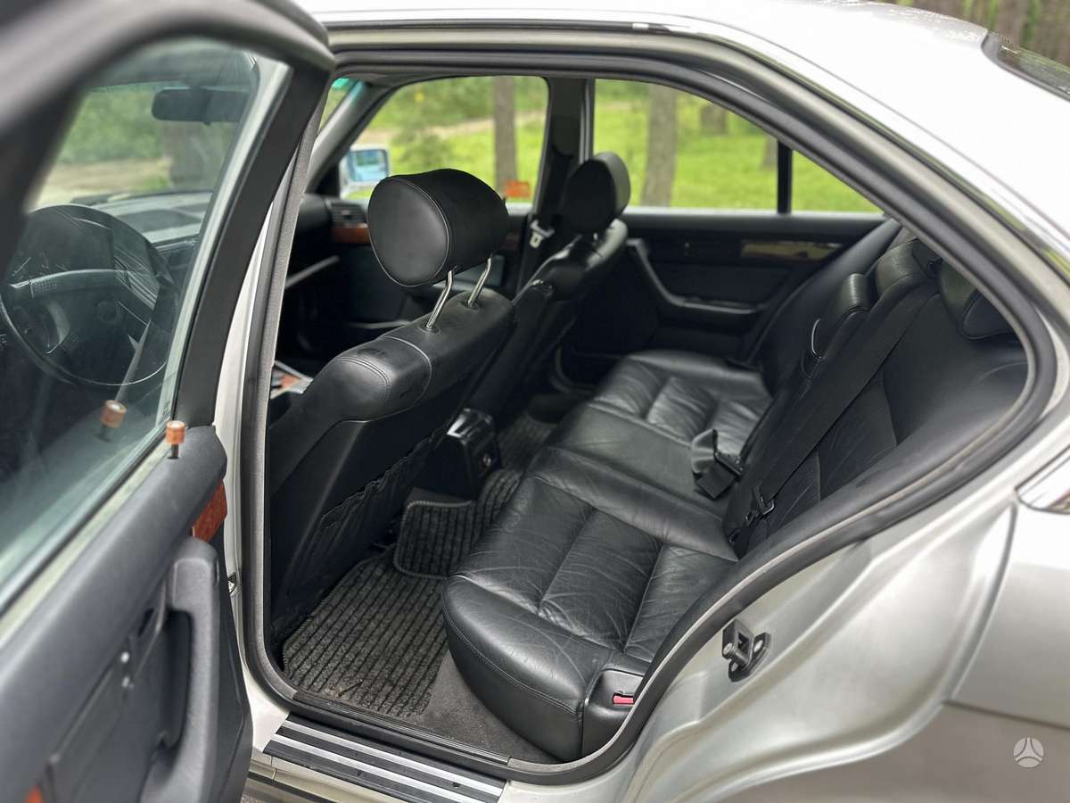 BMW 525, saloon / sedan