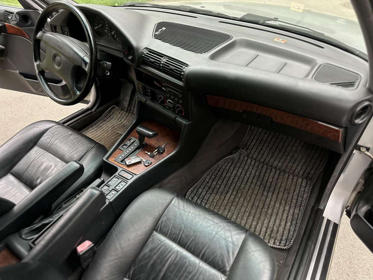 BMW 525, saloon / sedan