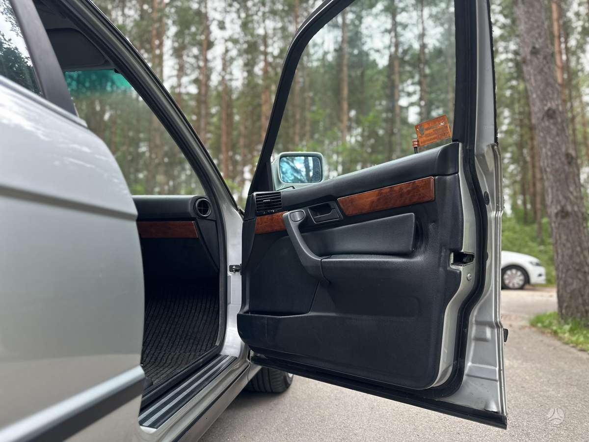BMW 525, saloon / sedan