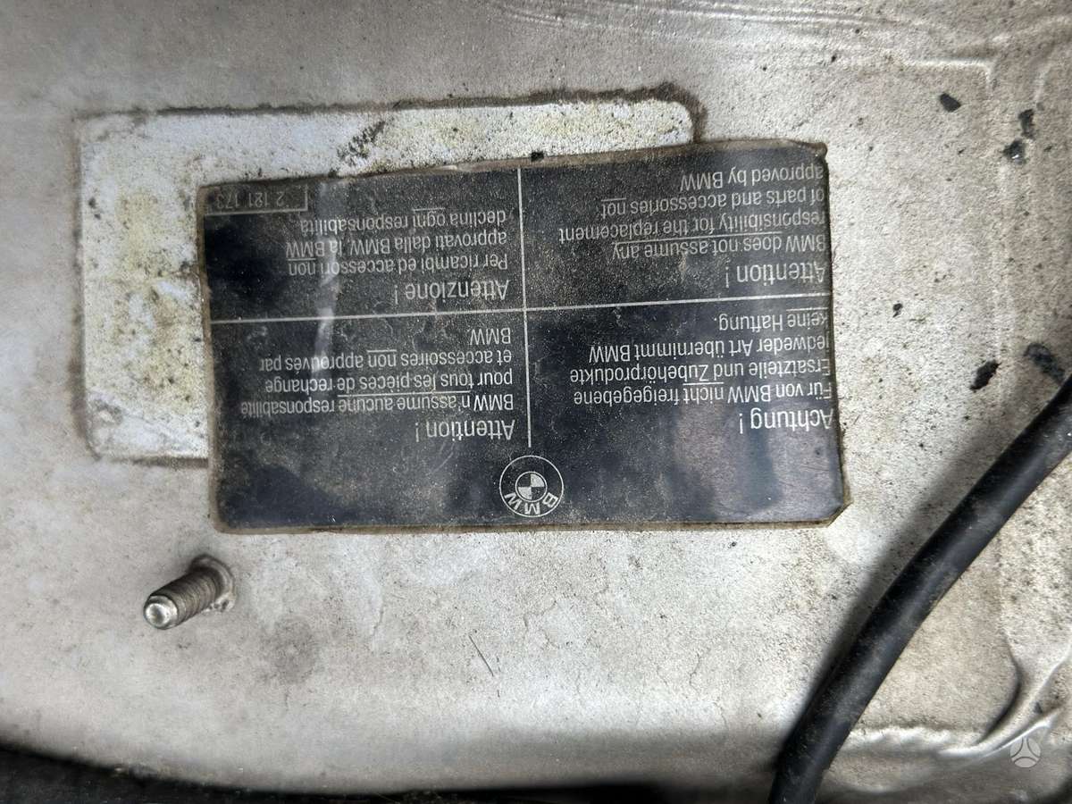 BMW 525, saloon / sedan