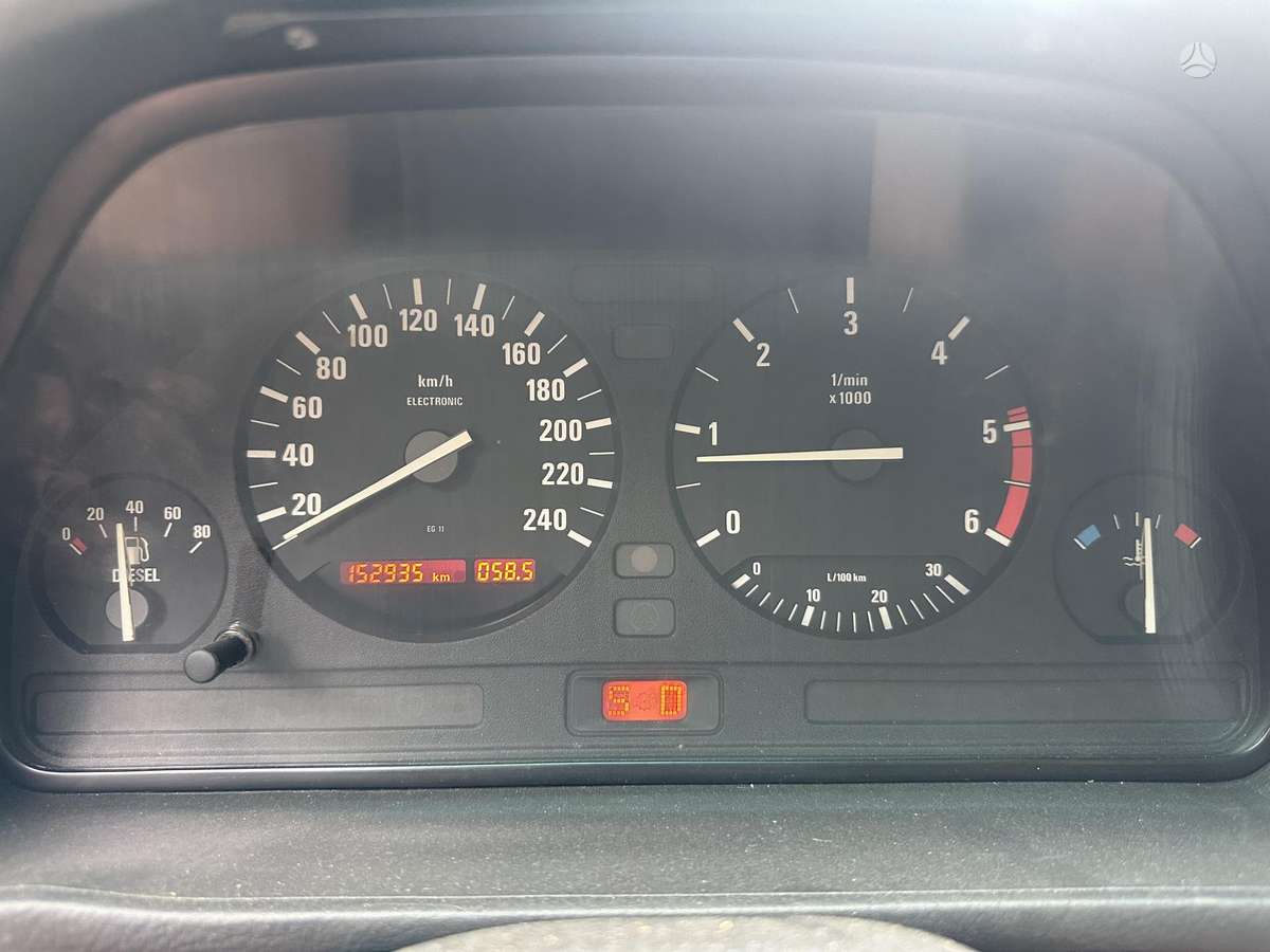 BMW 525, saloon / sedan