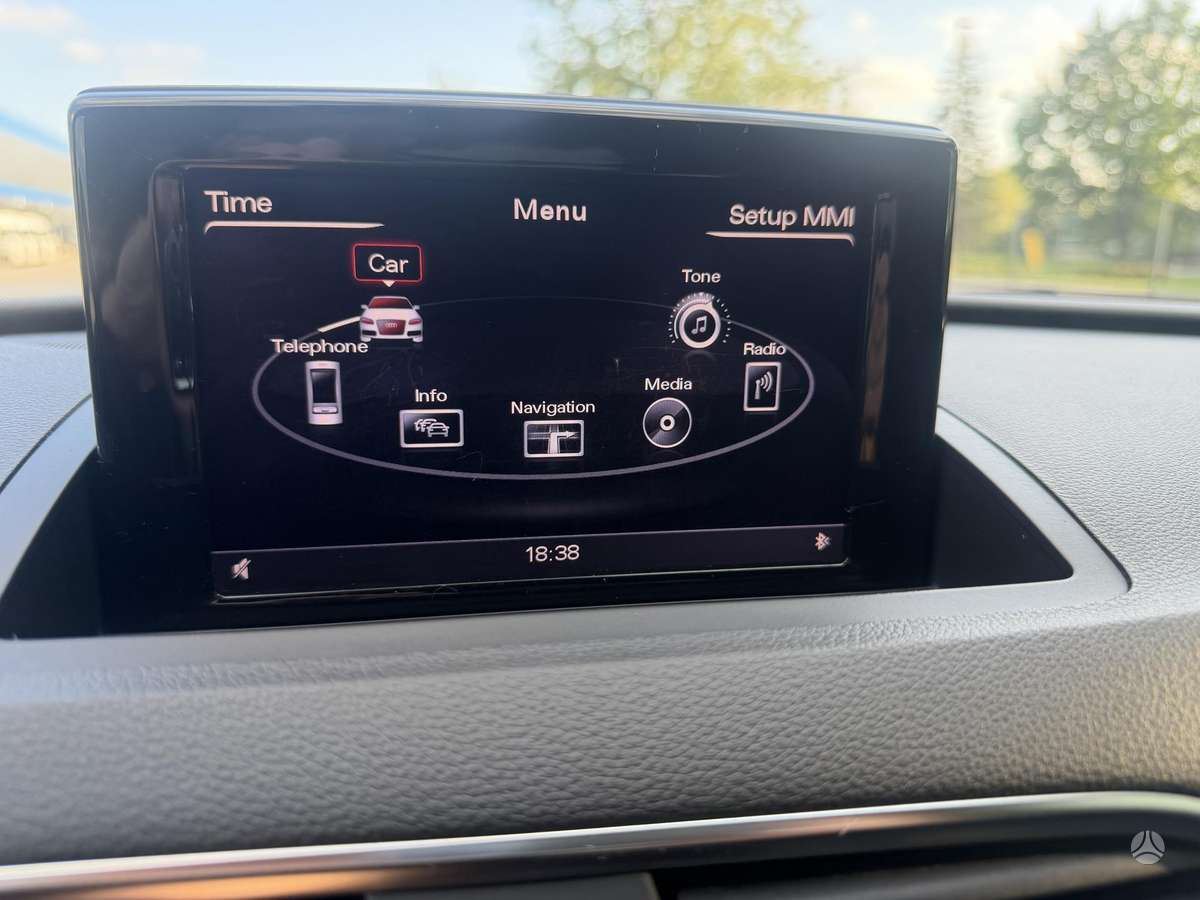 Audi Q3, 2.0 l., off-road / crossover