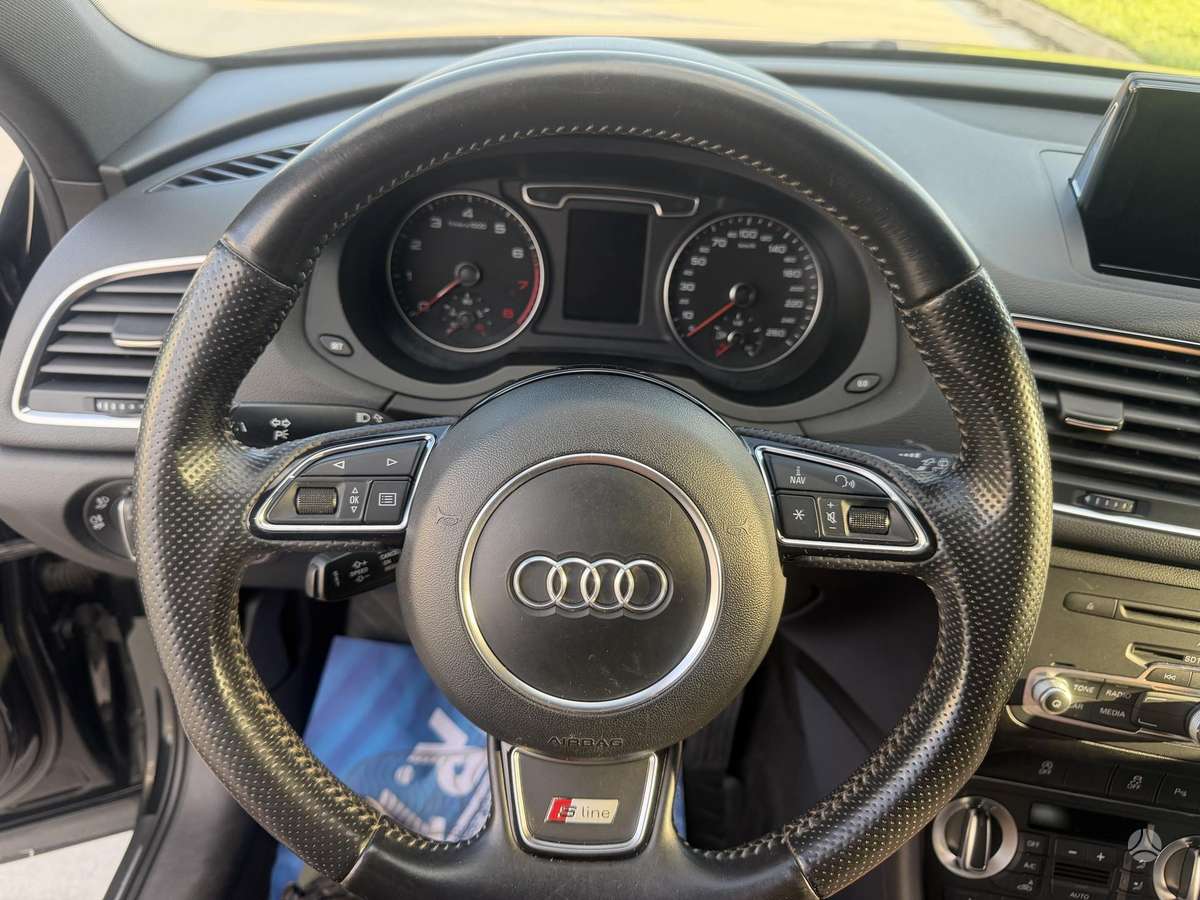 Audi Q3, 2.0 l., off-road / crossover