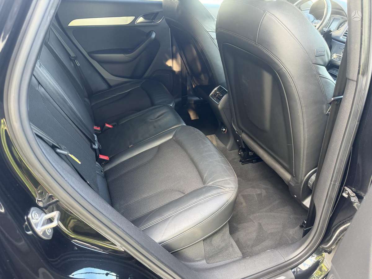 Audi Q3, 2.0 l., off-road / crossover