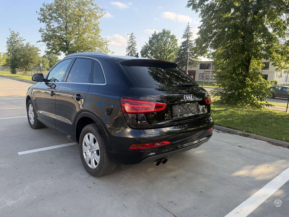 Audi Q3, 2.0 l., off-road / crossover
