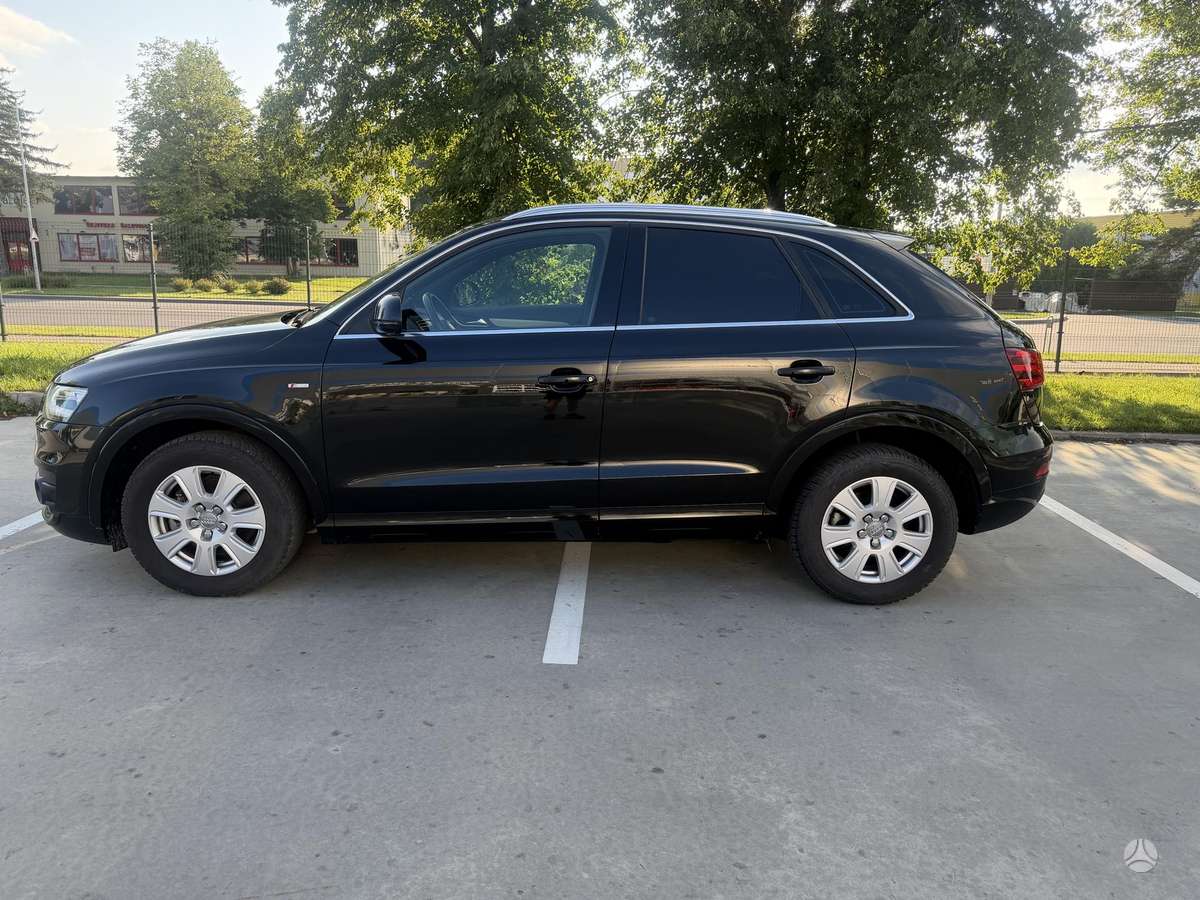 Audi Q3, 2.0 l., off-road / crossover