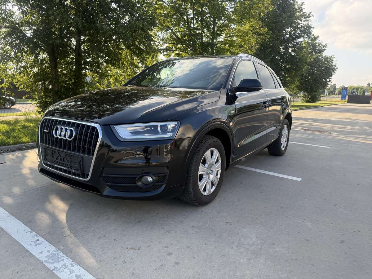 Audi Q3, 2.0 l., off-road / crossover