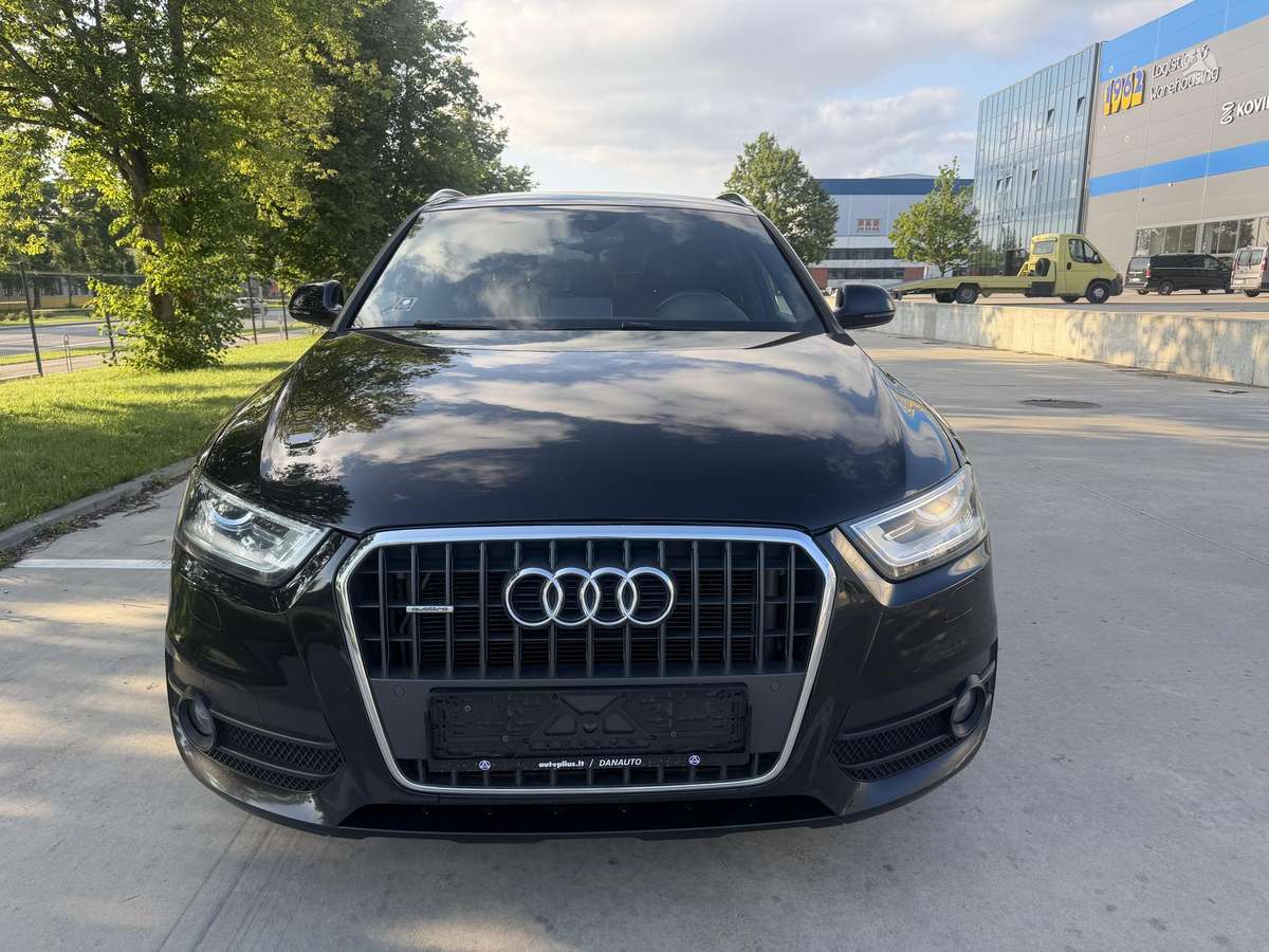 Audi Q3, 2.0 l., off-road / crossover
