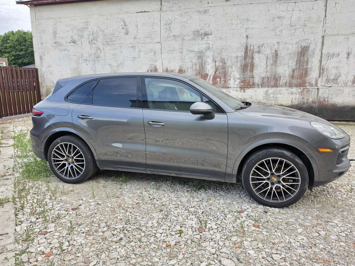Porsche Cayenne - 4