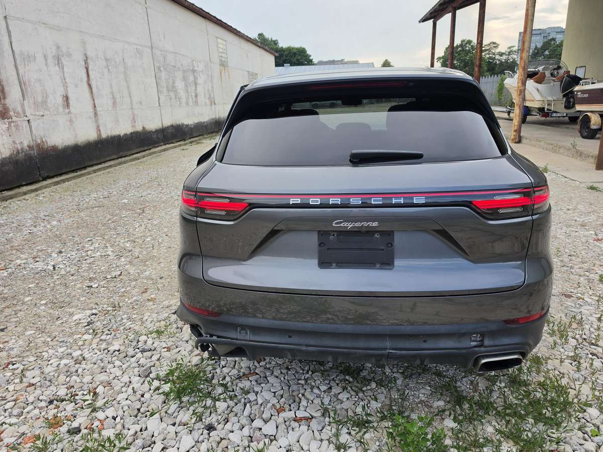 Porsche Cayenne - 9
