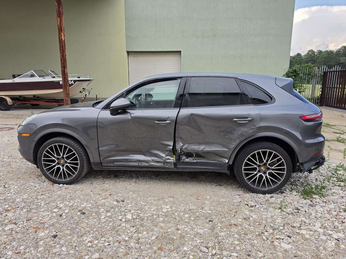 Porsche Cayenne - 11