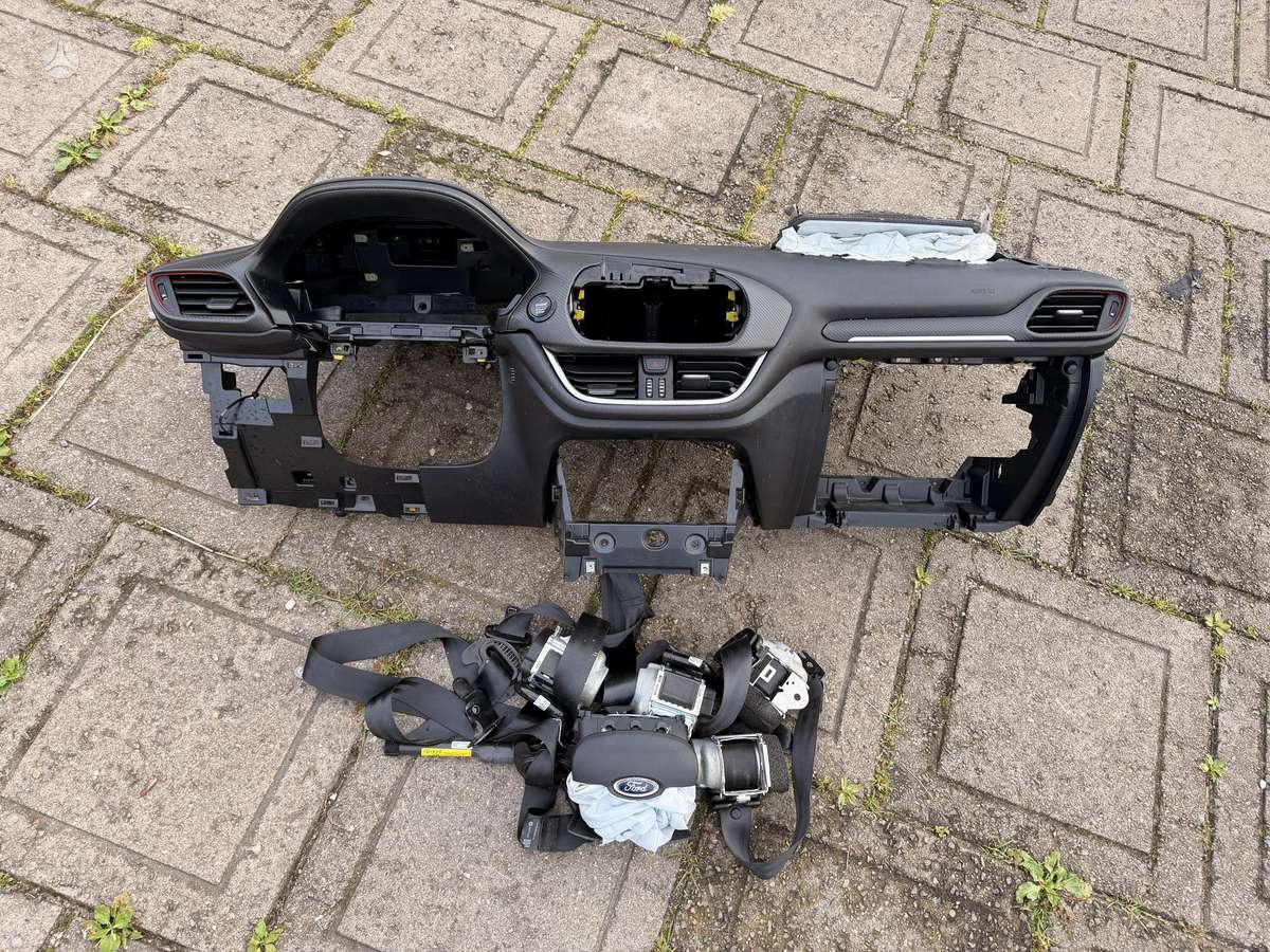 Ford Puma детали салона