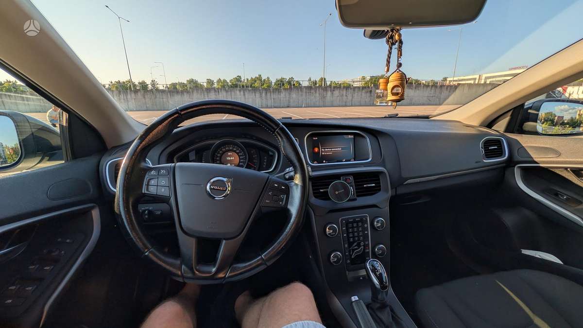 Volvo V40 Cross Country - 6