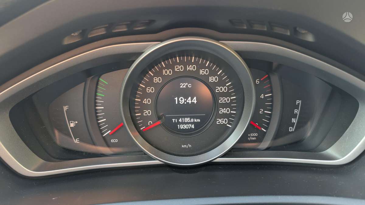 Volvo V40 Cross Country - 7