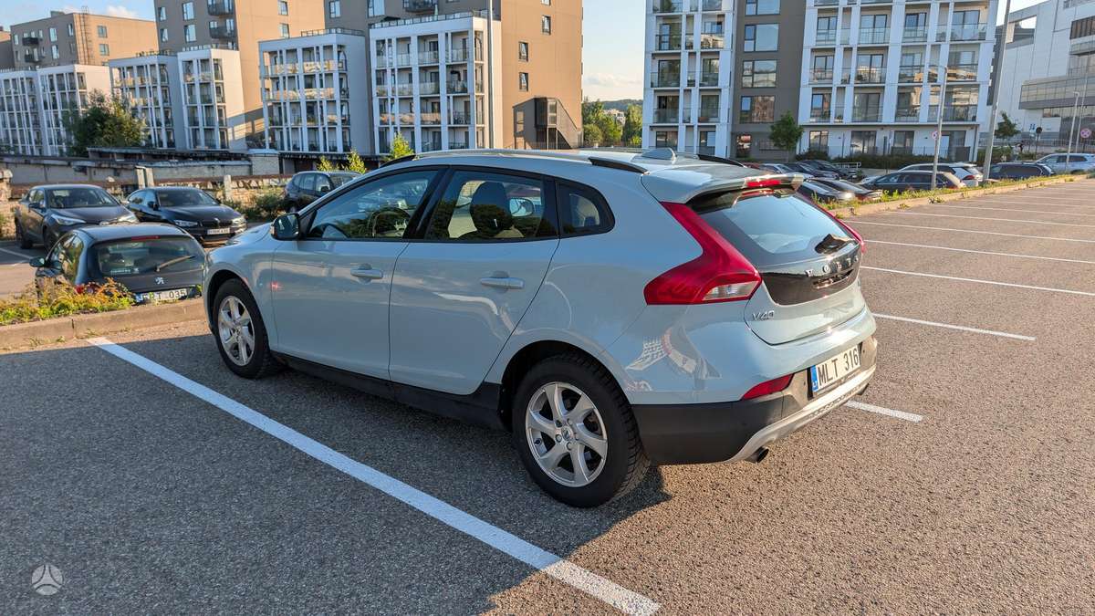 Volvo V40 Cross Country - 4