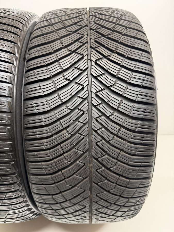 Pirelli P-Zero Winter 2 2024m, winter 245/40 R18