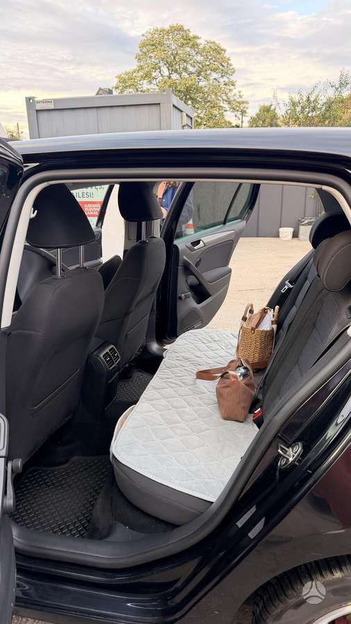 Volkswagen Golf - 8