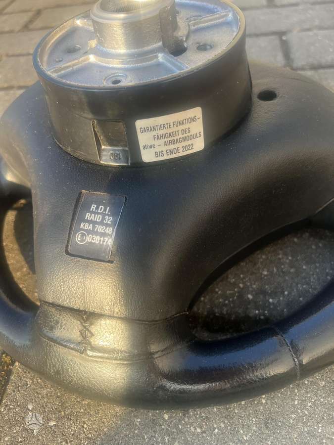 Volkswagen Passat, Kba 70248, steering wheel