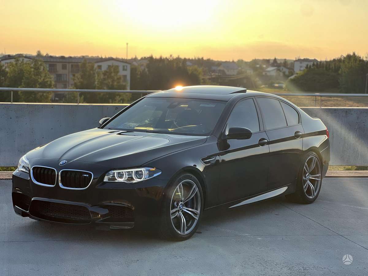 BMW M5, 4.4 l., Седан