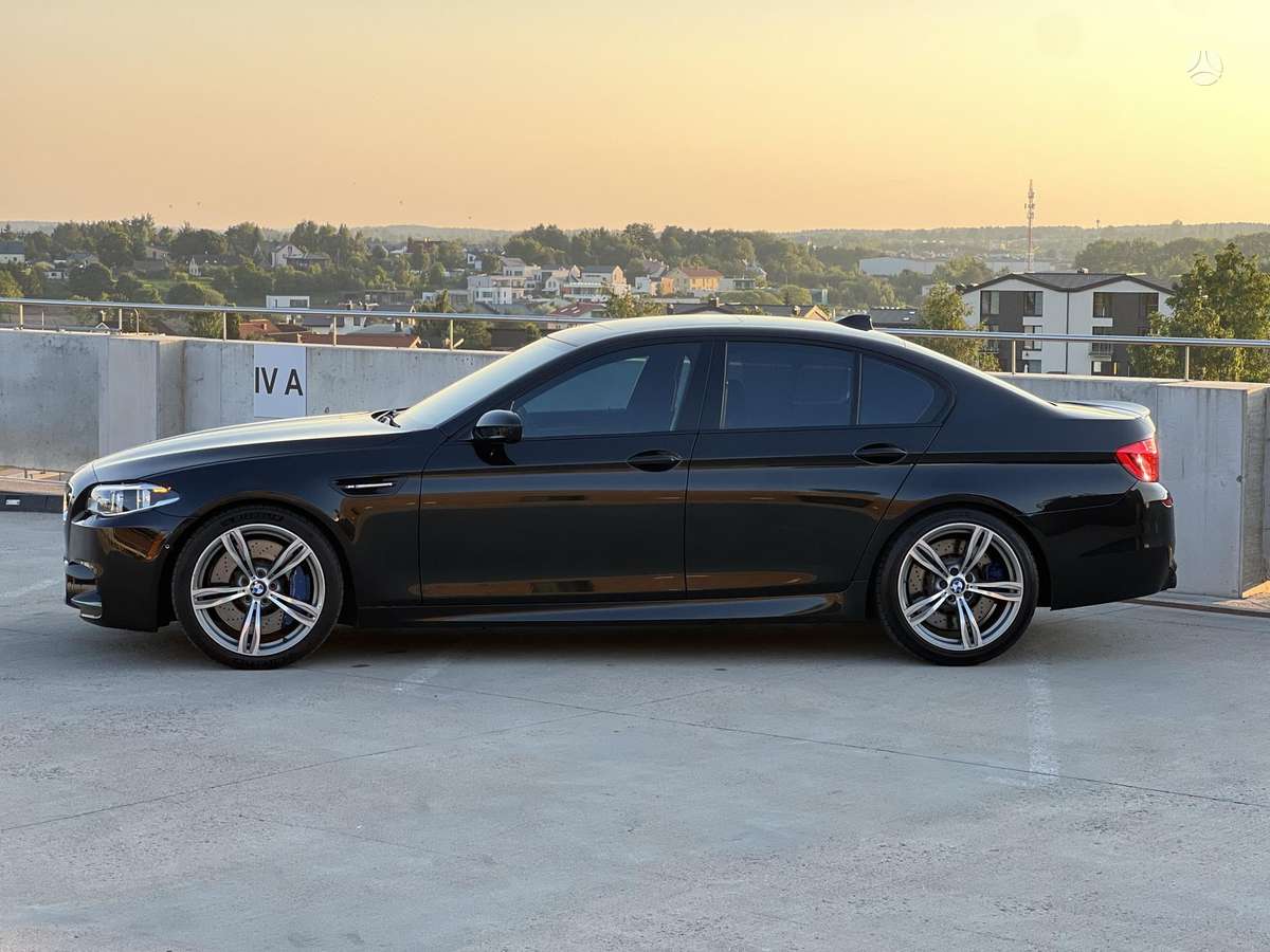 BMW M5, 4.4 l., Седан