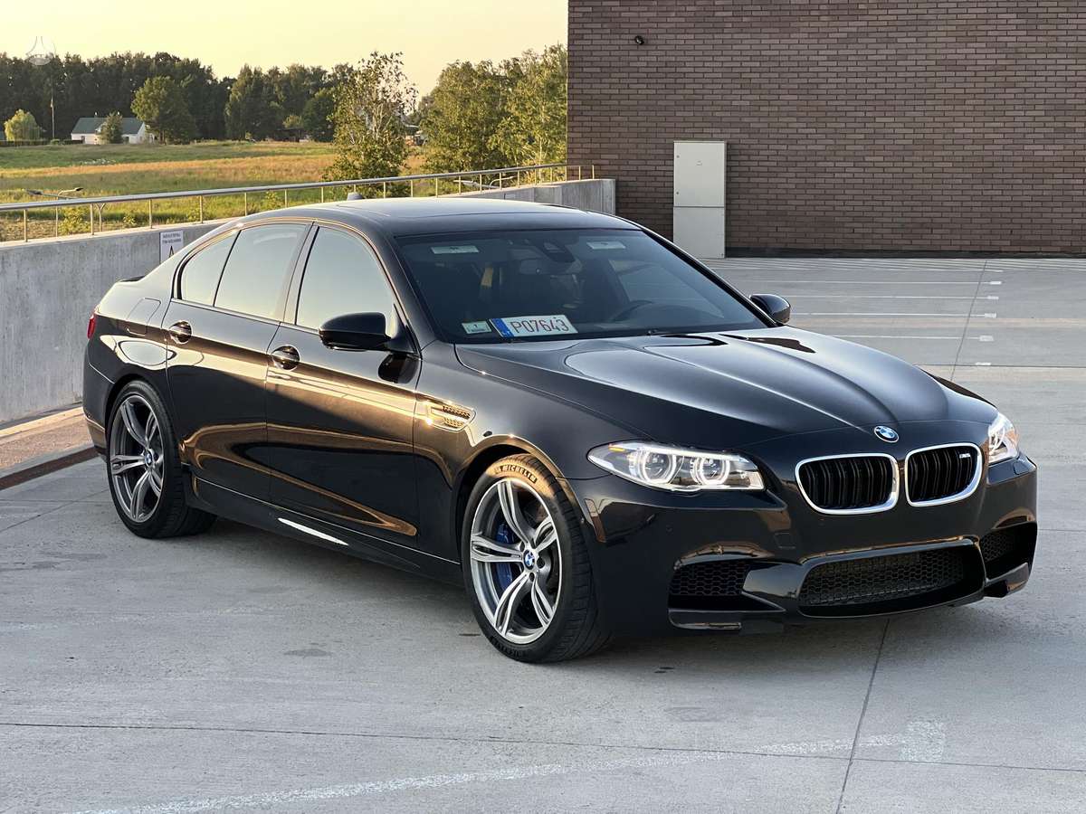 BMW M5, 4.4 l., Седан