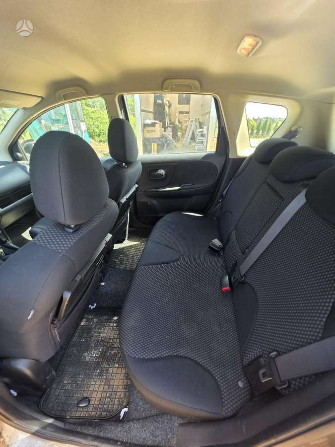 Nissan Note, 1.6 l., hatchback