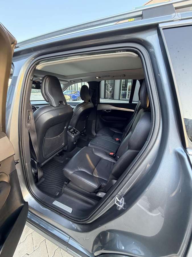 Volvo XC90 - 11