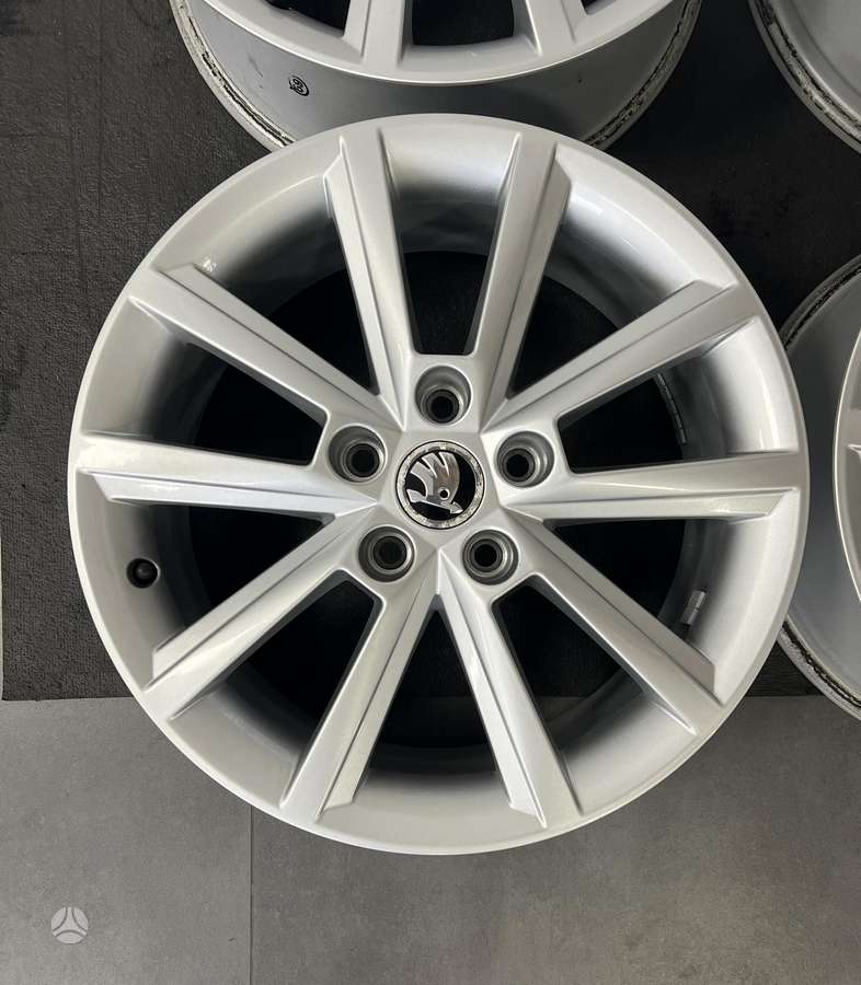 Skoda OCTAVIA ORIGINALŪS RATLANKIAI, легкосплавные , R17