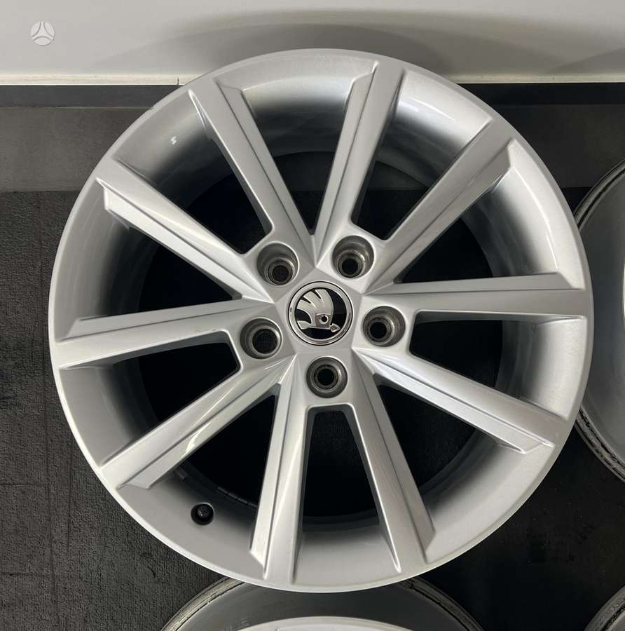 Skoda OCTAVIA ORIGINALŪS RATLANKIAI, легкосплавные , R17