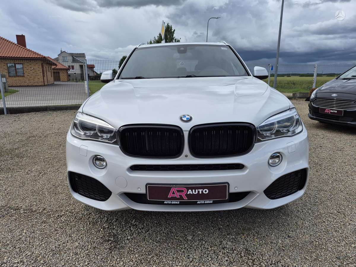 BMW X5, 4.4 l., off-road / crossover