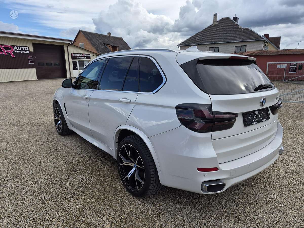 BMW X5, 4.4 l., off-road / crossover