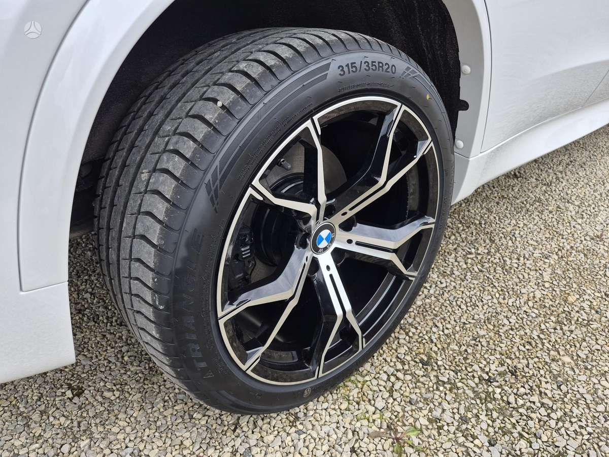 BMW X5, 4.4 l., off-road / crossover
